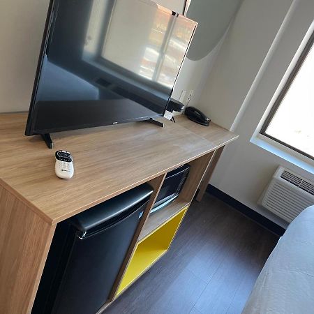 Days Inn & Suites By Wyndham Jamaica Jfk Airport New York Buitenkant foto