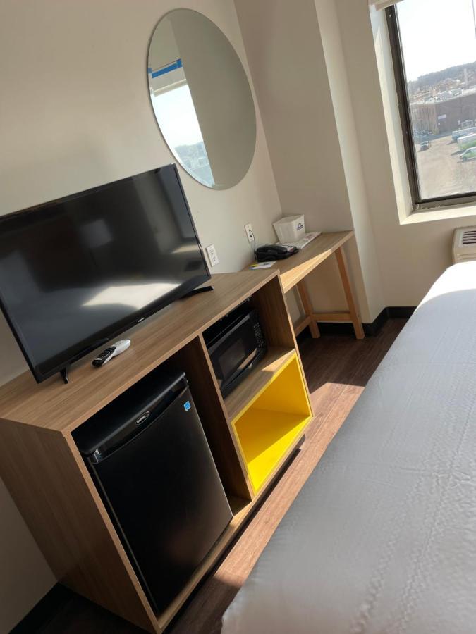 Days Inn & Suites By Wyndham Jamaica Jfk Airport New York Buitenkant foto