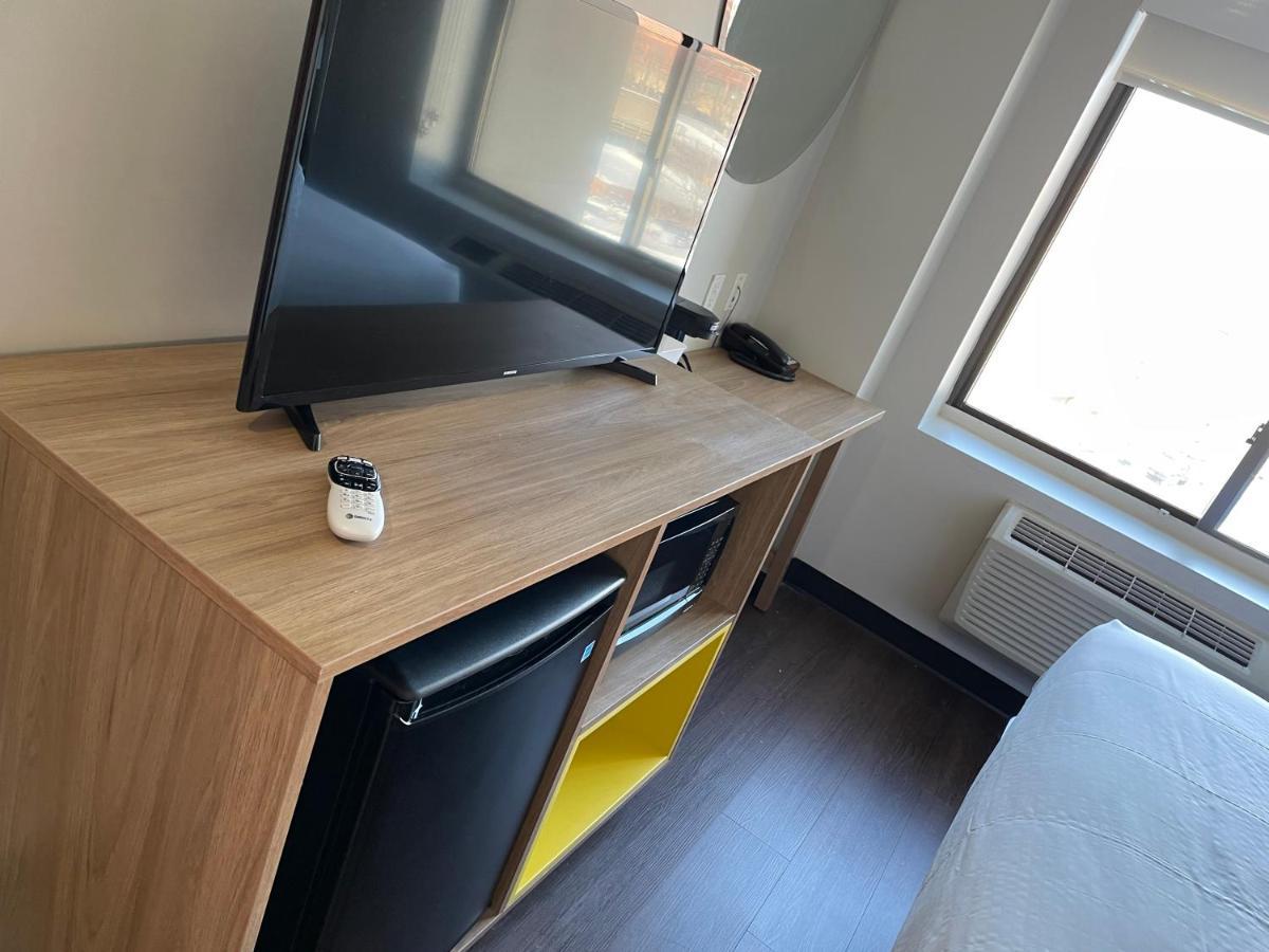 Days Inn & Suites By Wyndham Jamaica Jfk Airport New York Buitenkant foto