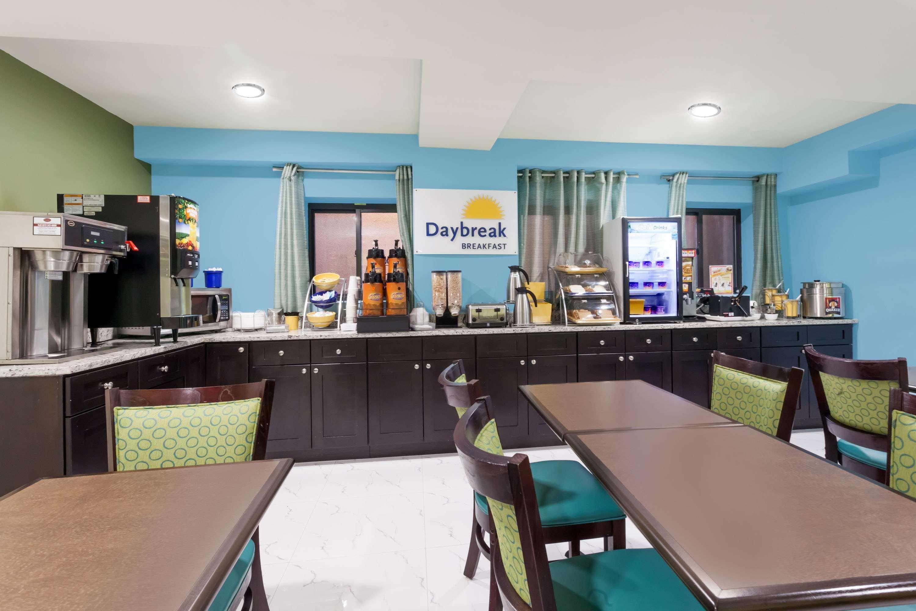Days Inn & Suites By Wyndham Jamaica Jfk Airport New York Buitenkant foto