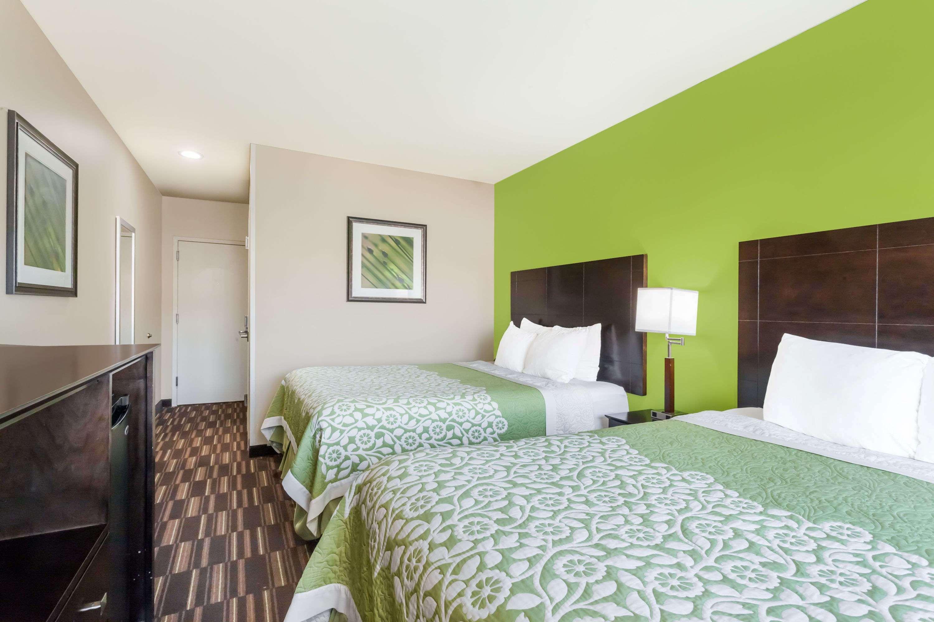 Days Inn & Suites By Wyndham Jamaica Jfk Airport New York Buitenkant foto