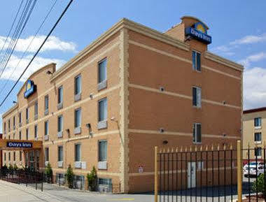 Days Inn & Suites By Wyndham Jamaica Jfk Airport New York Buitenkant foto