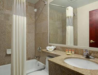 Days Inn & Suites By Wyndham Jamaica Jfk Airport New York Buitenkant foto